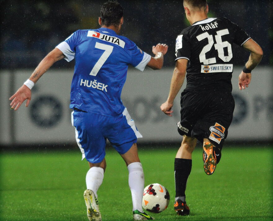 Fußball - Zweikampf auf JUTAgrass Kunstrasen